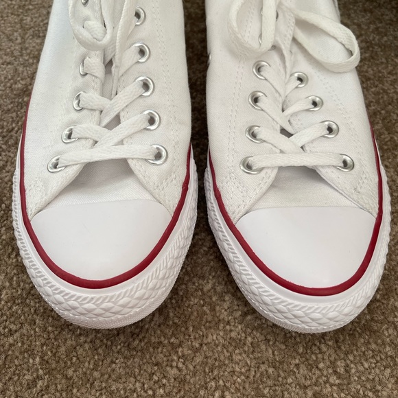 Converse Women’s size 9 - Picture 2 of 8